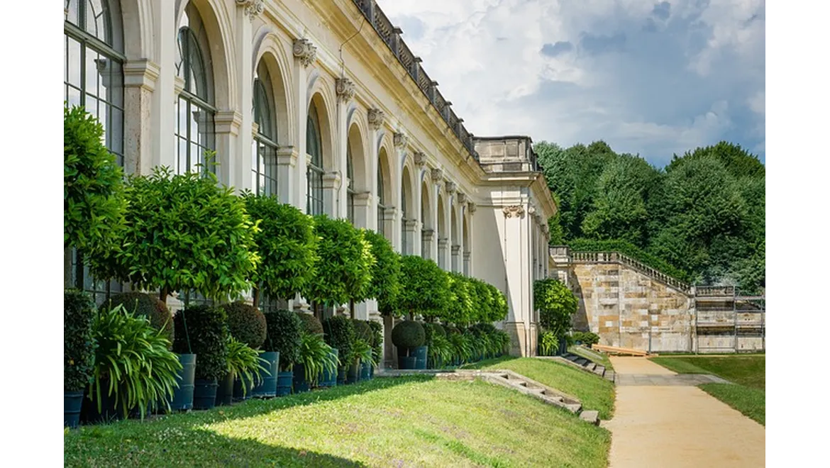 <p>Orangery Foundations: Digging Deep for Success!</p>