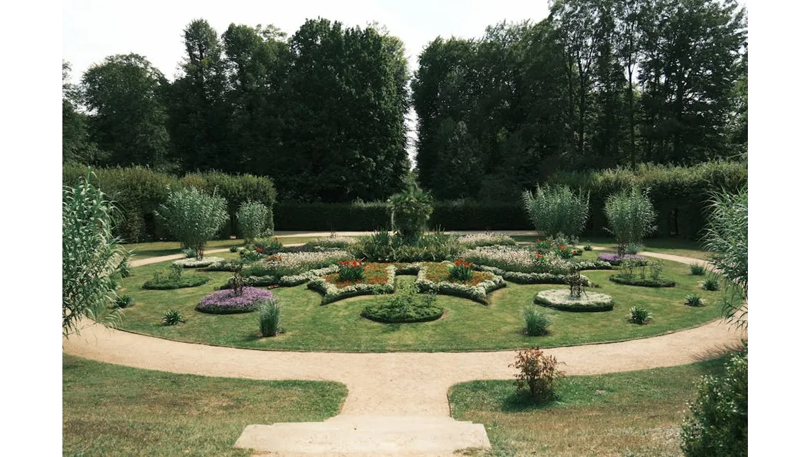 <p>Orangery Oasis: Blending Old with Bold</p>