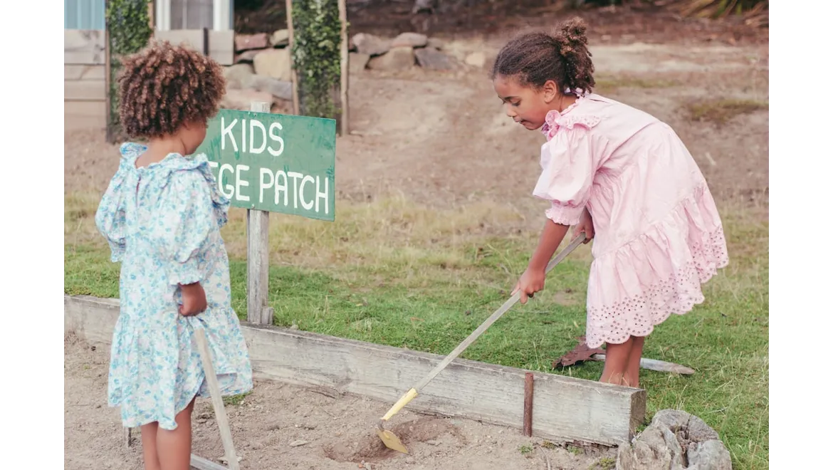 <p>Green Fingers, Little Helpers: Indoor Gardening with Kids</p>