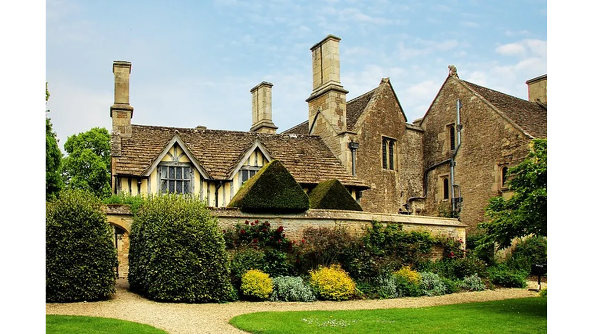 <p>Digging Deep: A Chat About UK Garden History</p>